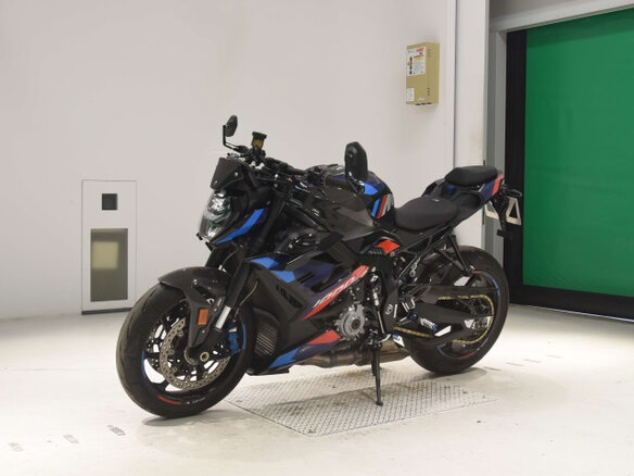 2023 BMW M 1000 R, чёрный, 1900000 рублей - вид 3