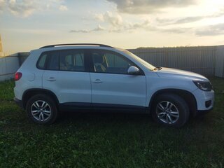 2014 Volkswagen Tiguan I Рестайлинг, белый, 1400000 рублей, вид 3