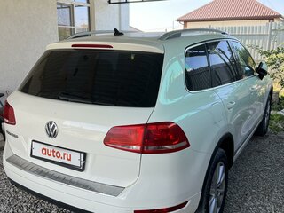 2011 Volkswagen Touareg II, белый, 2390000 рублей, вид 5