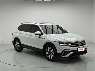 2022 Volkswagen Tiguan II Рестайлинг, серебристый, 2500888 рублей, вид 3