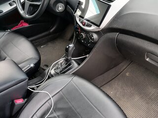 2015 Hyundai Solaris I Рестайлинг, серебристый, 700000 рублей, вид 3