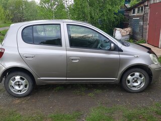 2001 Toyota Vitz I (P10), серый, 360000 рублей, вид 2