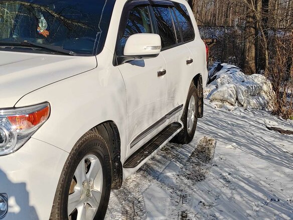 2013 Toyota Land Cruiser 200 Series Рестайлинг 1, белый, 3500000 рублей - вид 2
