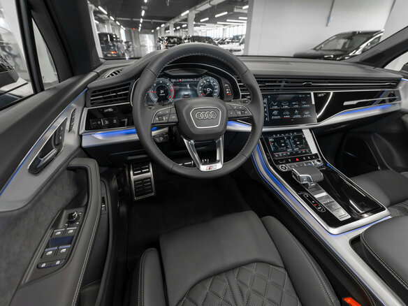 2026 Audi Q7 50 TDI II (4M) Рестайлинг 2, серый, 14670000 рублей - вид 6