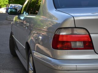 2001 BMW 5 серии 525i IV (E39) Рестайлинг, серебристый, 900000 рублей, вид 5