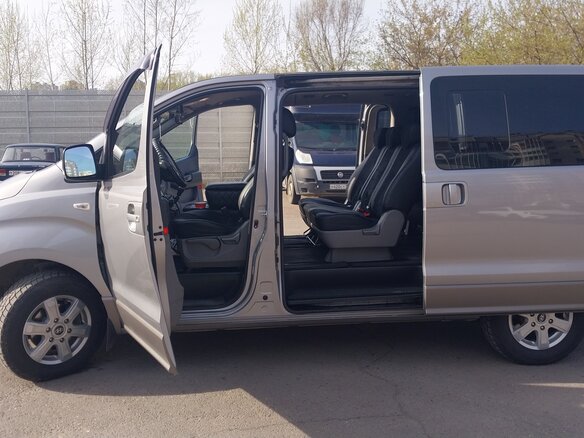 2011 Hyundai H-1 II, серебристый, 1900000 рублей - вид 3