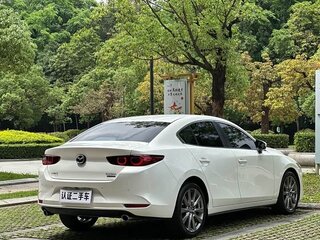 2022 Mazda 3 Axela IV (BP), белый, 1385000 рублей, вид 5