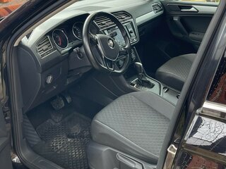 2017 Volkswagen Tiguan II, чёрный, 1850000 рублей, вид 4