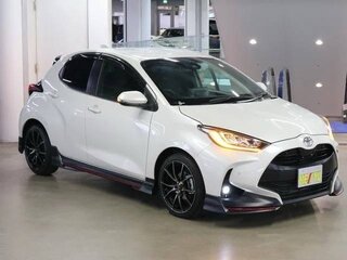 2020 Toyota Yaris IV, белый, 1100000 рублей, вид 2