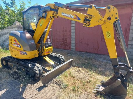 2015 Komatsu PC30UU, жёлтый, 2100000 рублей, вид 2
