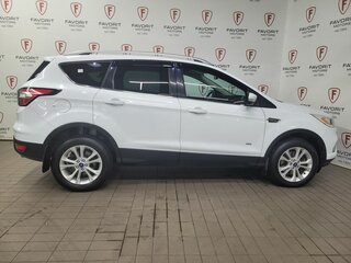 2017 Ford Kuga II Рестайлинг, белый, 1249000 рублей, вид 4