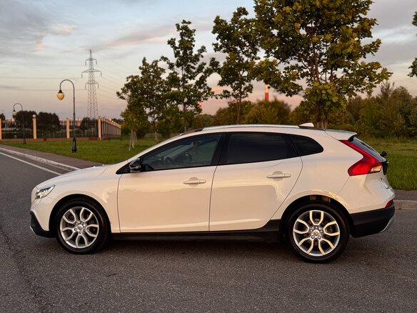 2016 Volvo V40 Cross Country I Рестайлинг, белый, 1800000 рублей - вид 13