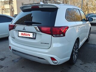 2022 Mitsubishi Outlander III Рестайлинг 3, белый, 2190000 рублей, вид 3