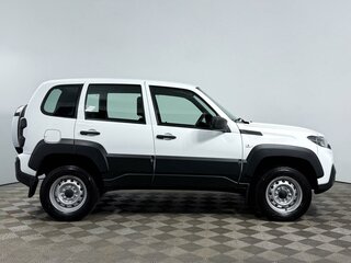2022 Lada (ВАЗ) Niva Travel I, белый, 740000 рублей, вид 5