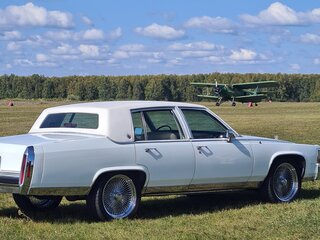 1987 Cadillac Brougham, белый, 3800000 рублей, вид 3