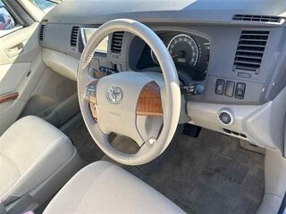 2009 Toyota ISis I Рестайлинг, серебристый, 1350000 рублей, вид 3