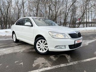 2011 Skoda Octavia DSG7 II (A5) Рестайлинг, белый, 800000 рублей, вид 3