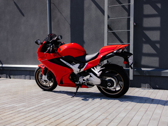 2014 Honda VFR 800, красный, 814312 рублей - вид 5