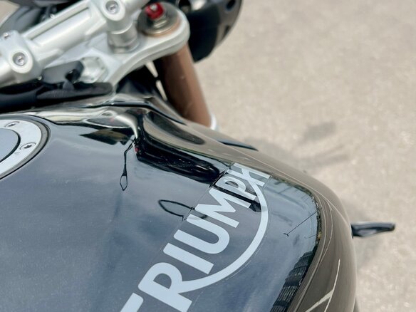 2015 Triumph Speed Triple, чёрный - вид 15