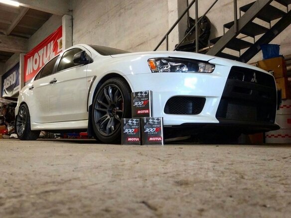 2010 Mitsubishi Lancer Evolution X, белый, 5000000 рублей - вид 9