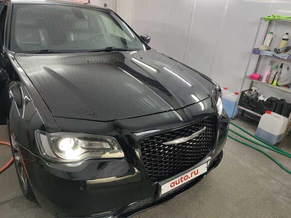 2015 Chrysler 300C II Рестайлинг, чёрный, 2500000 рублей - вид 15