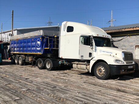 2003 Freightliner Columbia, белый, 2999999 рублей, вид 1