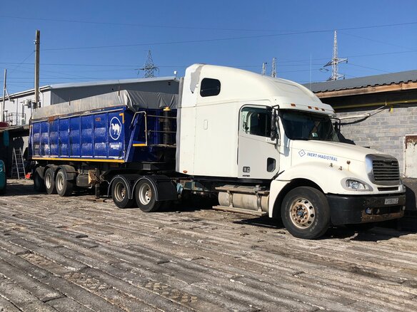 2003 Freightliner Columbia, белый, 2999999 рублей
