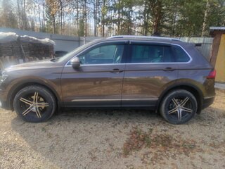 2018 Volkswagen Tiguan II, коричневый, 2450000 рублей, вид 4