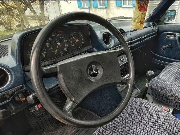 1981 Mercedes-Benz W123 Limousine 250 Long, белый, 1000000 рублей - вид 5