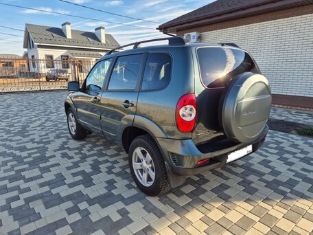 2017 Chevrolet Niva I Рестайлинг, зелёный, 815000 рублей, вид 4