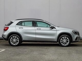 2017 Mercedes-Benz GLA 180 d I (X156) Рестайлинг, серый, 1850000 рублей, вид 3