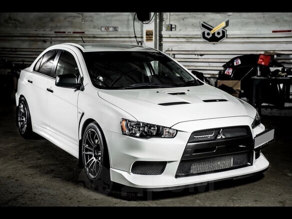 2010 Mitsubishi Lancer Evolution X, белый, 5000000 рублей - вид 4