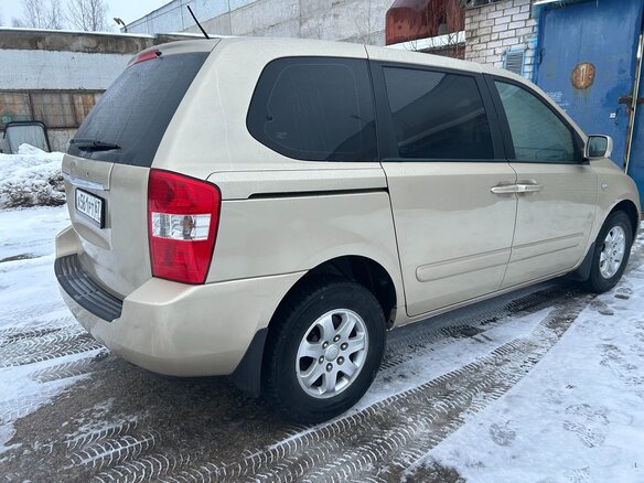 2007 Kia Carnival II, золотистый, 900000 рублей - вид 3