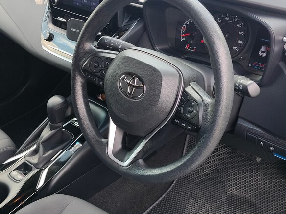 2021 Toyota Corolla Sport XII (E210), серебристый, 2000000 рублей - вид 12