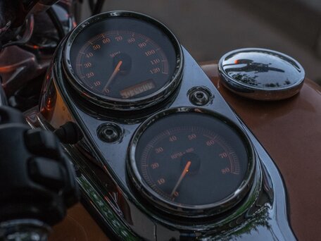 2008 Harley-Davidson Dyna Low Rider, золотистый, 900000 рублей, вид 5