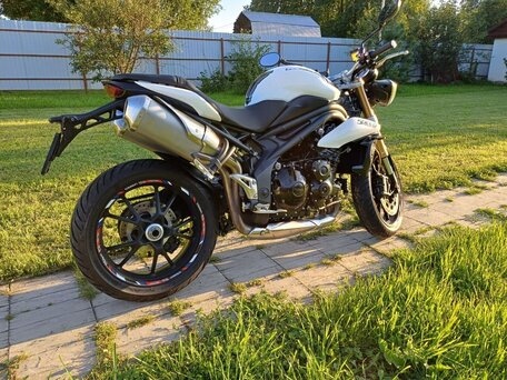 2013 Triumph Speed Triple, белый, 690000 рублей, вид 2
