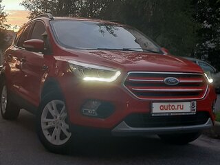 2017 Ford Kuga II Рестайлинг, красный, 2000000 рублей, вид 5
