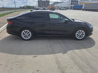 2021 Skoda Octavia IV (A8), чёрный, 2650000 рублей, вид 4