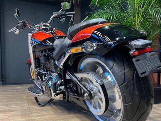 2025 Harley-Davidson Fat Boy, красный, 3950000 рублей, вид 4