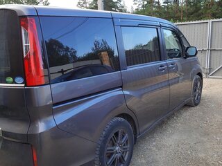 2017 Honda Stepwgn V Рестайлинг, серый, 1700000 рублей, вид 2