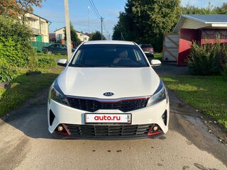 2021 Kia Rio IV Рестайлинг, белый, 1700000 рублей, вид 3