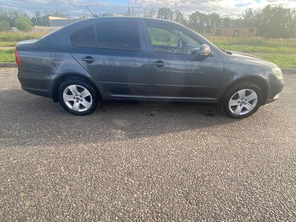 2012 Skoda Octavia II (A5) Рестайлинг, серый, 900000 рублей - вид 3