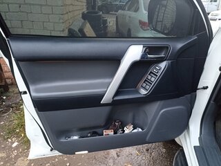 2010 Toyota Land Cruiser Prado 150 Series, белый, 2199999 рублей, вид 4