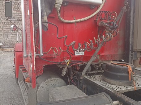 1998 Freightliner FLD, красный, 1500000 рублей, вид 5