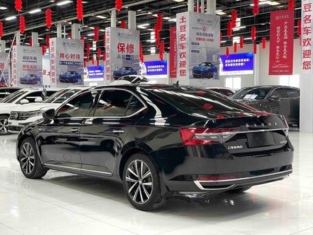 2024 Skoda Superb III Рестайлинг, чёрный, 2820000 рублей, вид 4