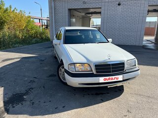 1993 Mercedes-Benz C-Класс 220 I (W202), белый, 600000 рублей, вид 2
