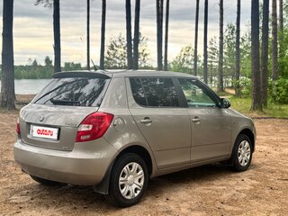 2011 Skoda Fabia II Рестайлинг, серый, 350000 рублей, вид 4