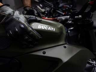 2023 Ducati Streetfighter V2, зелёный, 1550000 рублей, вид 1