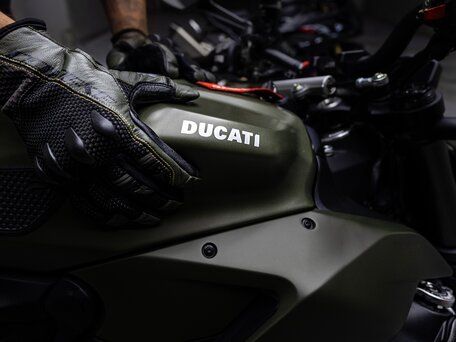 2023 Ducati Streetfighter V2, зелёный, 1550000 рублей, вид 1