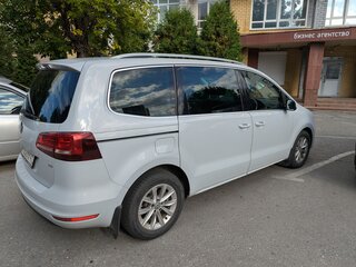 2017 Volkswagen Sharan II Рестайлинг, белый, 1870000 рублей, вид 3